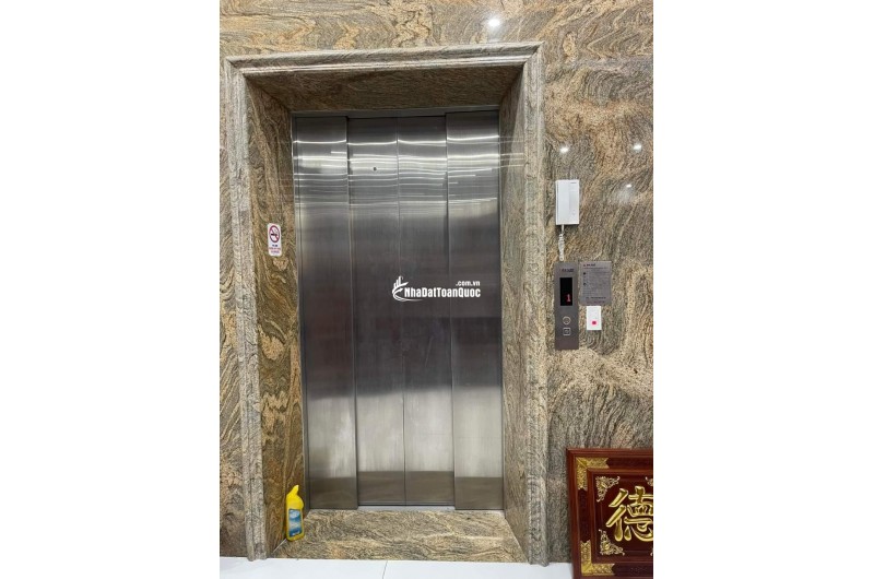 Mình cho thuê nhà lô góc, mới, Nam Trung Yên; vỉa hè 97m2* 5T- 31 Tr
